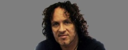 Kytarista Def Leppard Vivian Campbell má rakovinu. Turné ale odjede