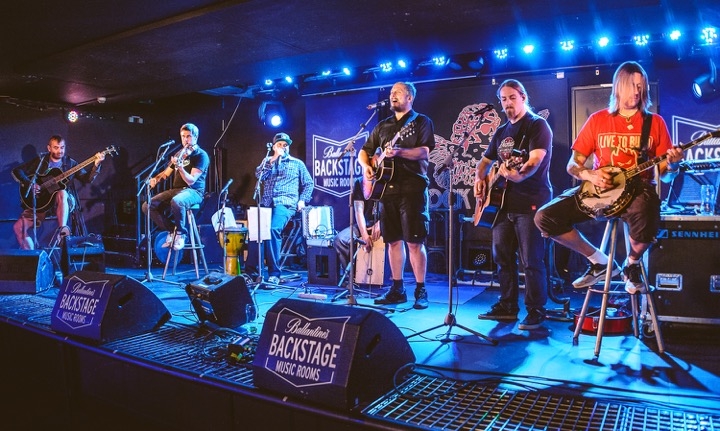 Ballantine‘s Backstage: Skotskou pro mě a pro Billa, prosím!