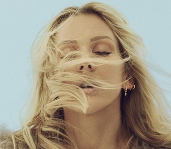 POPBLOG: Z holky od vedle Ellie Goulding vyrostla halová hvězda. Je to ale dobře?