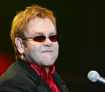 Elton John znovu v Praze. Přijede před Vánocemi