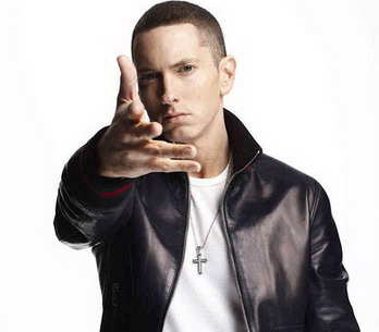 RECENZE: Eminem nadává v záchvatech schizofrenie