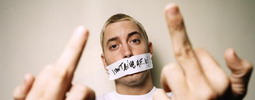 VIDEO: Eminem se vrátil ke graffiti, nadávkám a peroxidovému přelivu