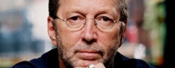 Eric Clapton vydá album coververzí. Podílí se i Paul McCartney