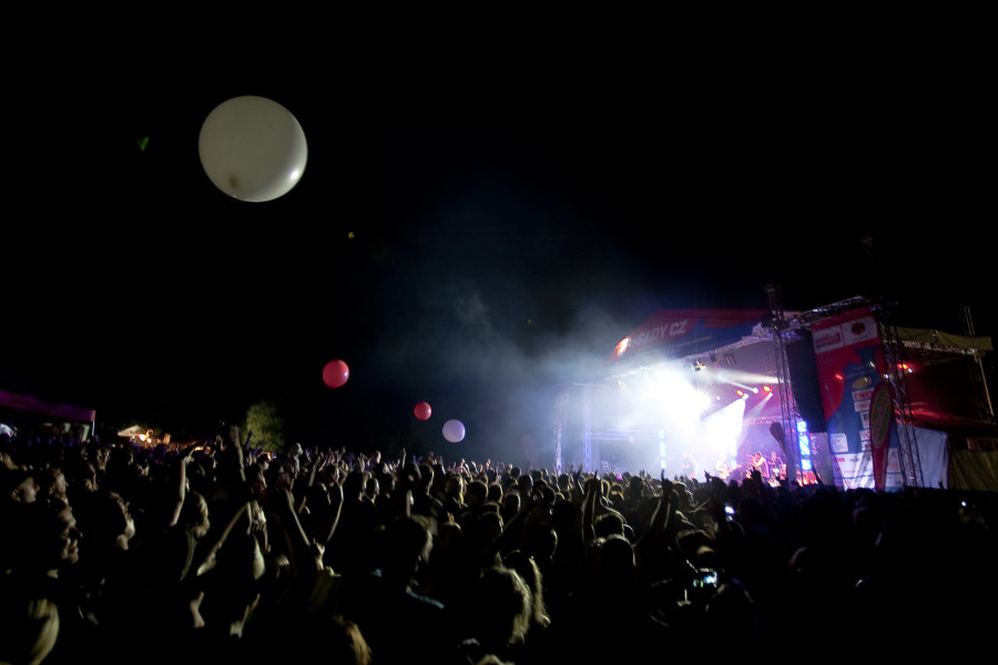 LIVE: Na Rožmberku pálilo slunce a nadávalo se na Zemana