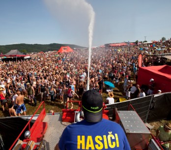 LIVE: Na Rožmberku pálilo slunce a nadávalo se na Zemana