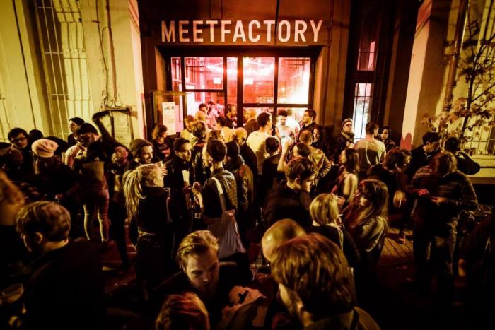 LIVE: Simian Mobile Disco ani Stimul se nemohou mýlit