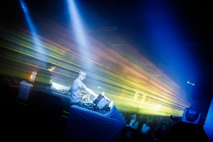 LIVE: Simian Mobile Disco ani Stimul se nemohou mýlit