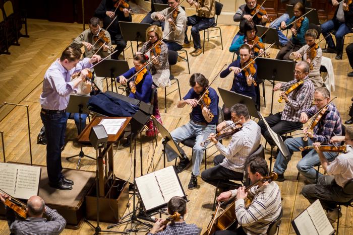 LIVE: Hitchcock Live: V Obecním domě se vraždilo za zvuku smyčců