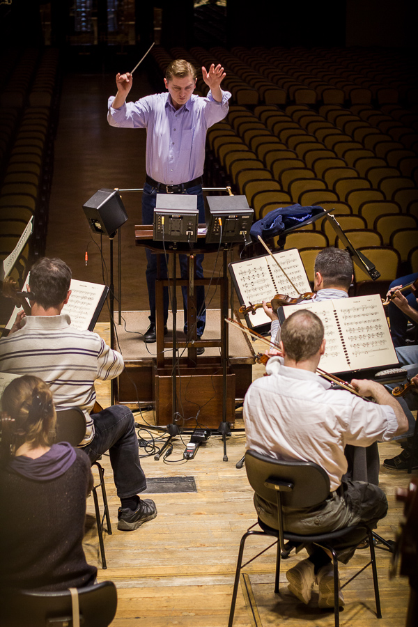 LIVE: Hitchcock Live: V Obecním domě se vraždilo za zvuku smyčců