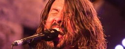 VIDEO: Itálie chce vidět Foo Fighters, dala dohromady 1 000 rockerů