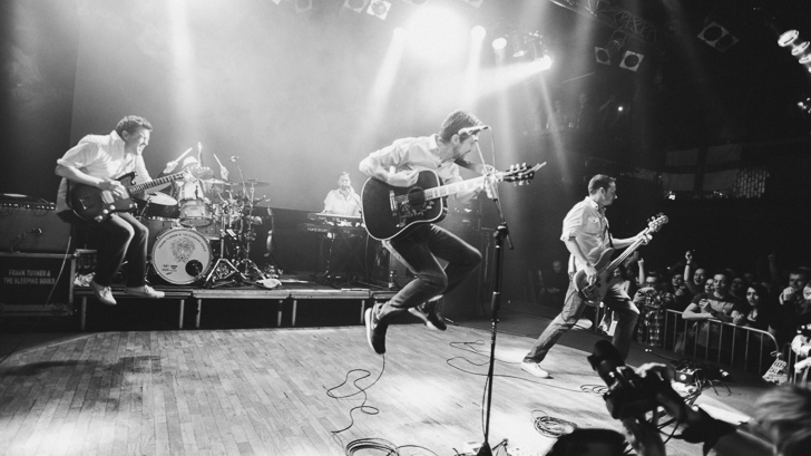 LIVE: Nebuď idiot. Buď jako Frank Turner