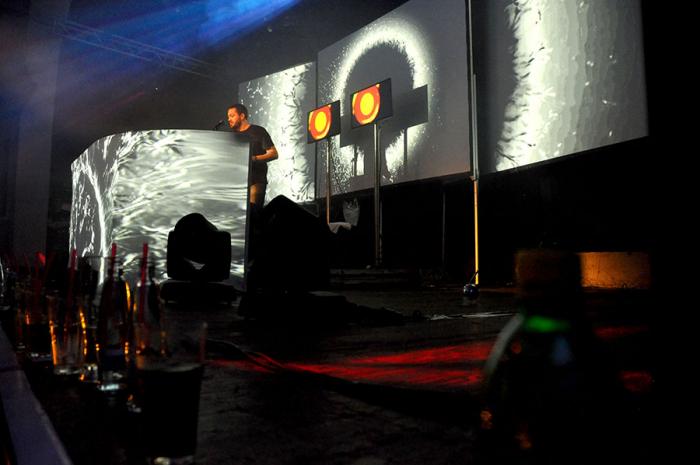 LIVE: Fritz Kalkbrenner ustojí vystoupení i s flashkou