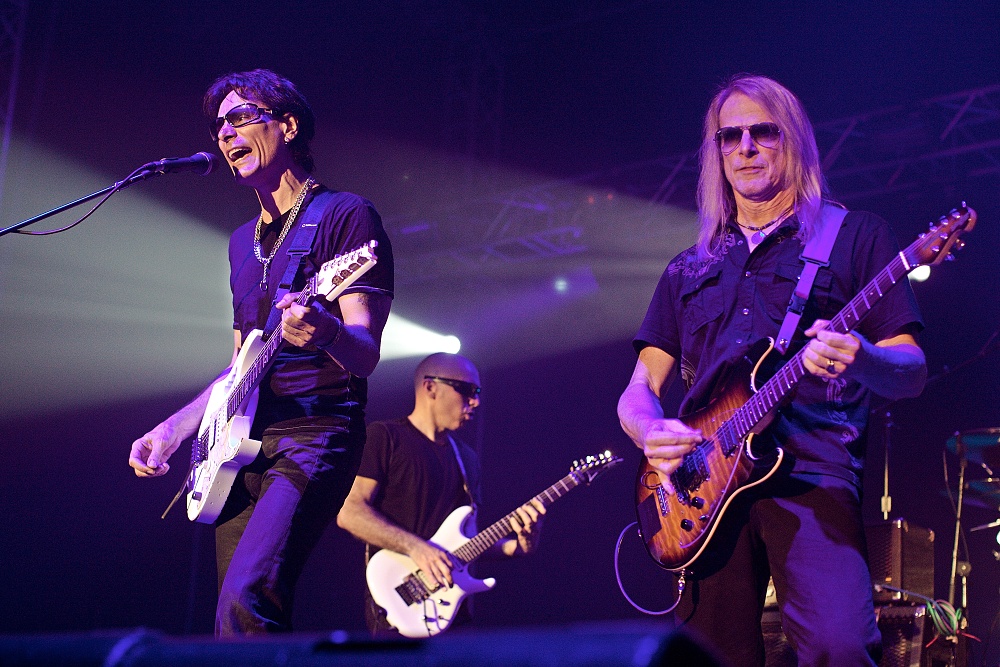 LIVE: G3 aneb tři hodiny kytarové onanie