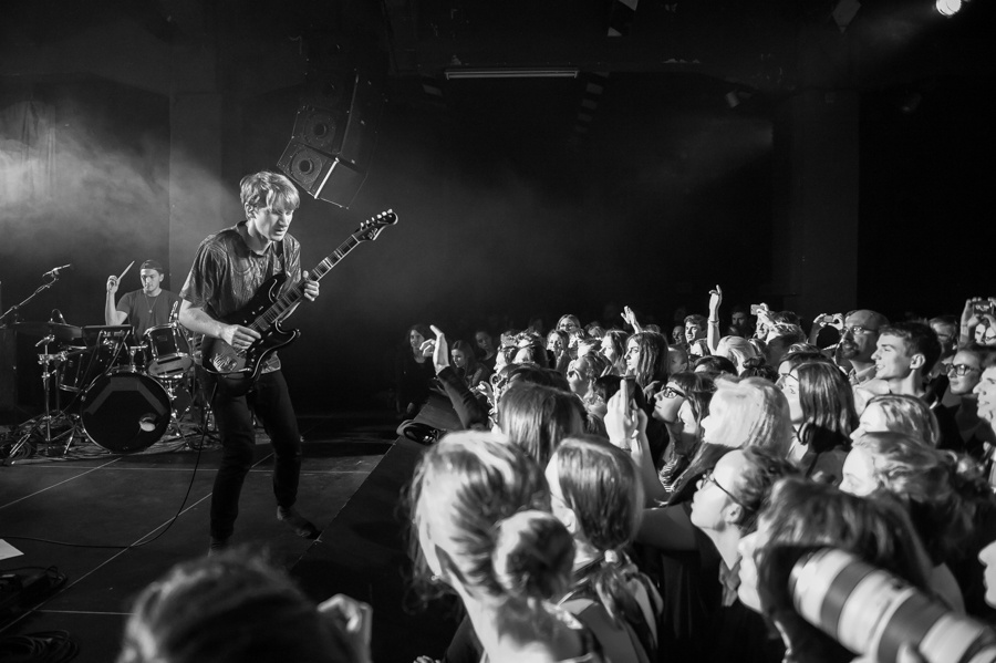 LIVE: Glass Animals a padesát potemnělých odstínů duhy