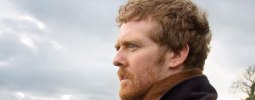 Glen Hansard zahraje sólově 30. září v pražském Divadle Archa