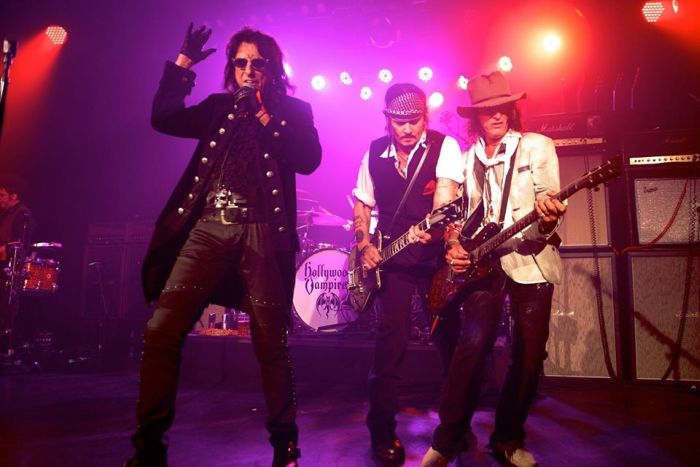 Hollywood Vampires poprvé koncertovali. Alice Cooper, Johnny Depp a spol. hráli pro 500 lidí