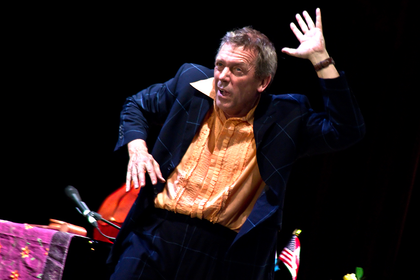LIVE: Hugh Laurie ordinoval starou americkou muziku