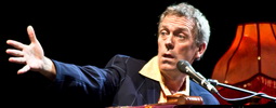 LIVE: Hugh Laurie ordinoval starou americkou muziku