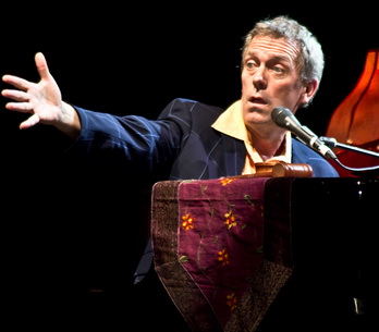 LIVE: Hugh Laurie ordinoval starou americkou muziku