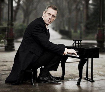 RECENZE: Hugh Laurie přestal být Dr. Housem a stal se muzikantem