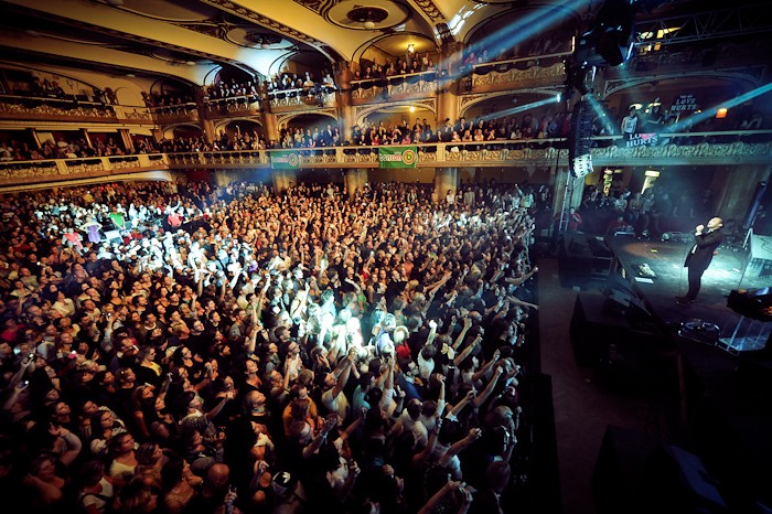 VIDEO: Mimoni v klubu aneb Hurts mají nový videoklip