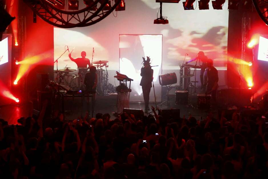 LIVE: IAMX opět v Praze aneb sexy klávesačka není všechno