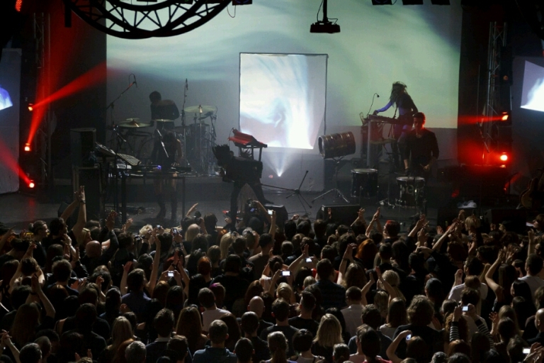 LIVE: IAMX opět v Praze aneb sexy klávesačka není všechno