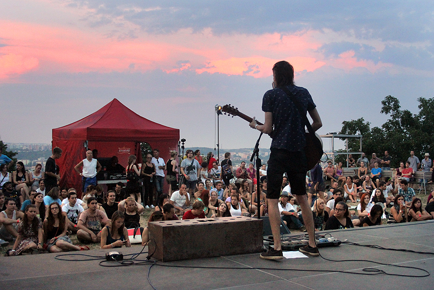 LIVE: IAN zahnali na Špilberku bouřku novinkami i tanečky