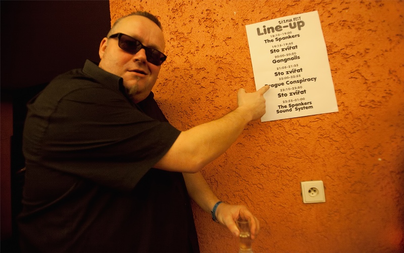 LIVE: Jarní Sázavafest nabídl roztancovaný večer v režii Sto zvířat