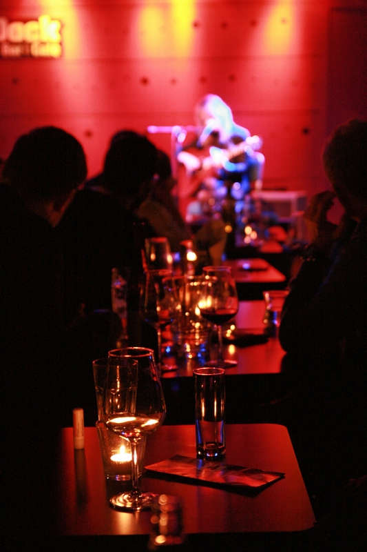 LIVE: Jessica Pratt pouze jako doprovod ke sklence kvalitního vína