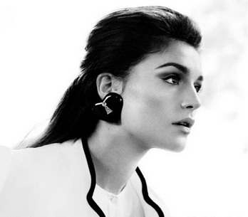 PROFIL: Jessie Ware zpoza kamery do záře reflektorů