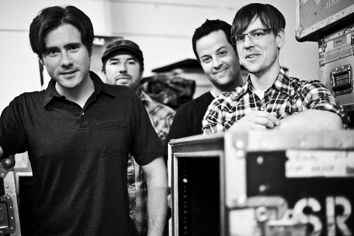 VIDEO: Jimmy Eat World a jejich přehlídka snubáků