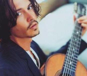 Od kamery k mikrofonu: TOP 15 zpívajících herců (I.)