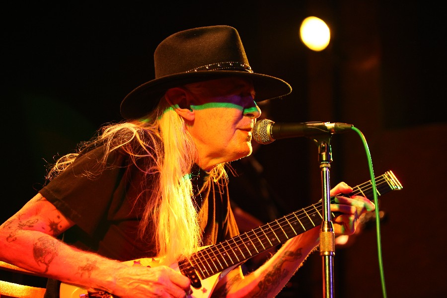 Zemřel Johnny Winter, fenomenální bluesový albín