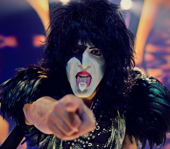 LIVE: Kiss dali O2 Areně lekci, jak se dělá hard rock