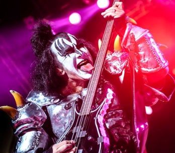 LIVE: Cirkusáci Kiss a jejich monstrum obsadili Prahu