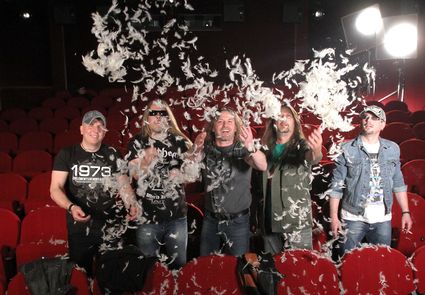 Kabát napsali dvě písně pro filmový muzikál s Lucií Bílou a Karlem Rodenem