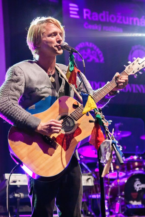 Rodinný festival Kašpárkohraní letos na Letné rozezní Tomáš Klus, vstup je zdarma