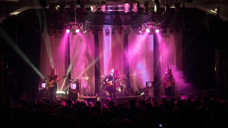 LIVE: Kate Nash se v Roxy proměnila v punkerku