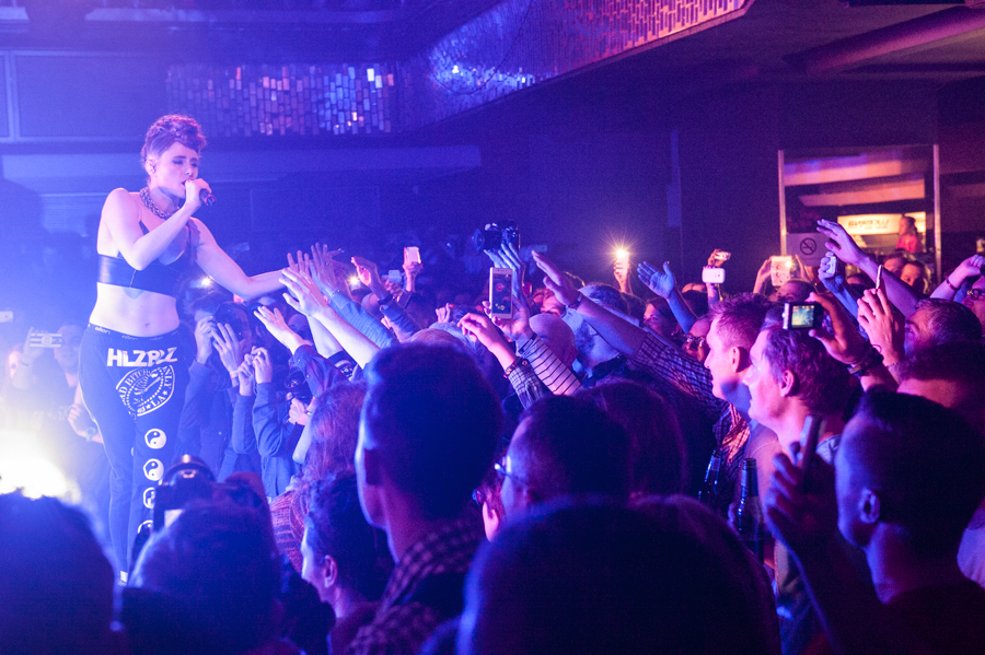LIVE: Kiesza je vybraným produktem popové střední třídy