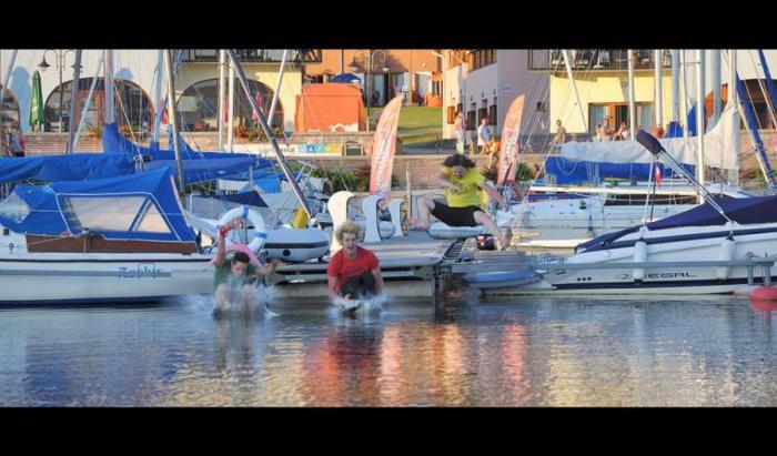 VIDEO: Kyanid si na Lipně užívali s Blonďatou