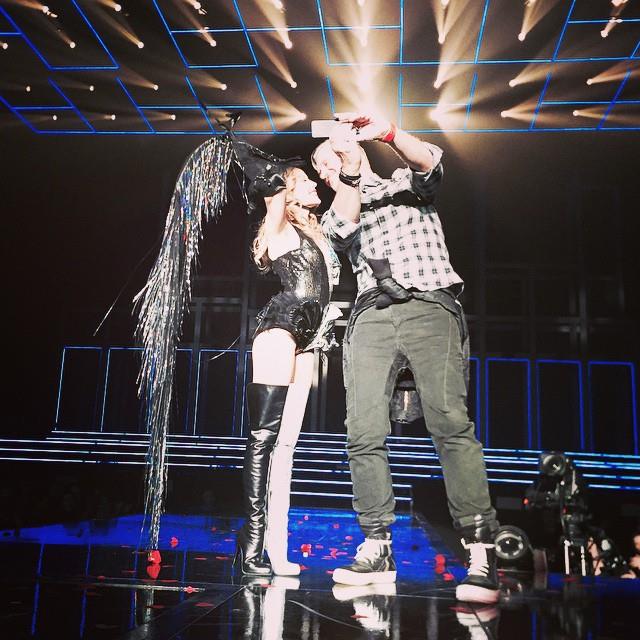 LIVE: Kylie Minogue nemá natřásání zadku zapotřebí