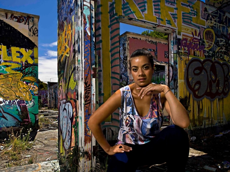 Hiphopová zpěvačka Ladi6 z Nového Zélandu vystoupí v Praze