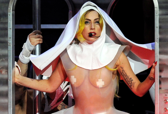 Lady Gaga chce být herečkou, láká ji Woody Allen
