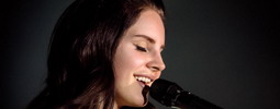 VIDEO: Lana Del Rey líbá fanoušky na dobrou noc