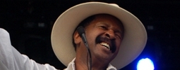 LIVE: Larry Graham proměnil hit Moves Like Jagger ve funkovou smršť