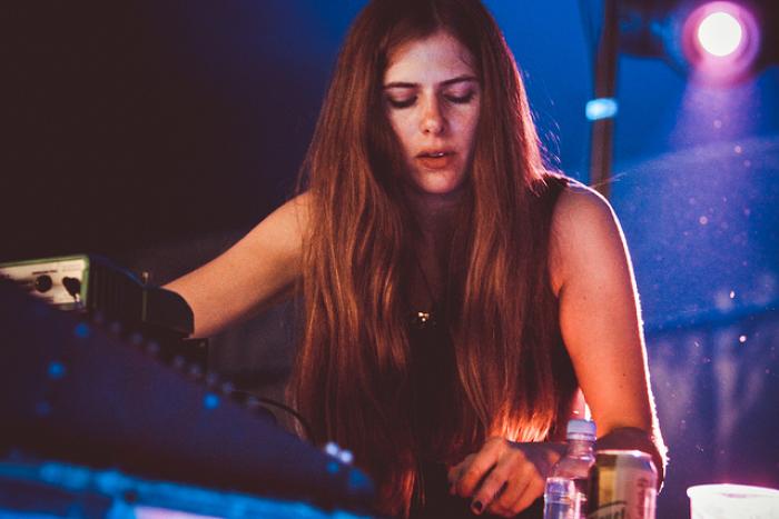 Nenápadná Laurel Halo zahraje v Neone