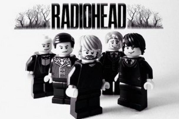 Křivák, kytary a styl. Green Day, Muse i Beatles jako Lego panáčci