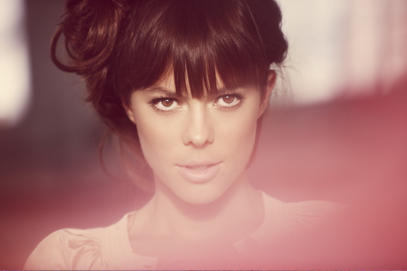 Lenka: Chci donutit lidi vyskočit a tančit!