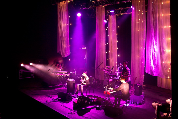 LIVE: Lenka Dusilová a Baromantika - smrt a zrod na jednom pódiu